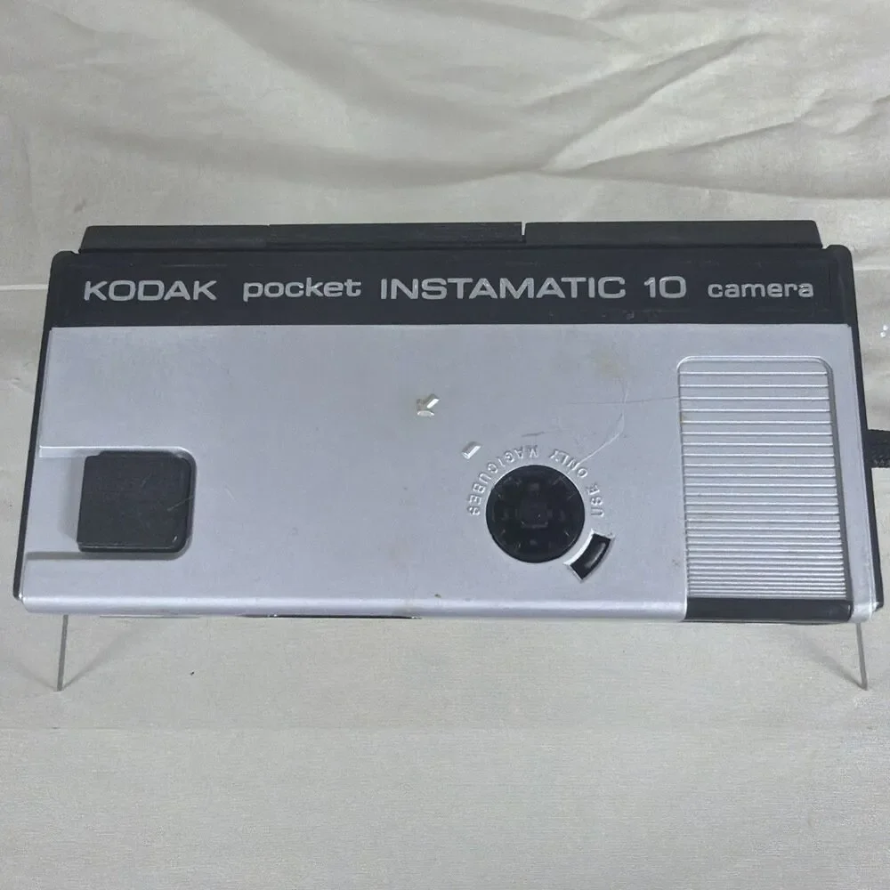 Vintage Kodak Pocket Instamatic 10 Camera 110 Film Magicube Untested